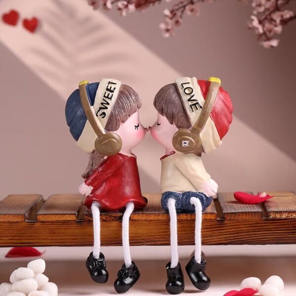 1-A_35_converted Loving Couple Showpiece